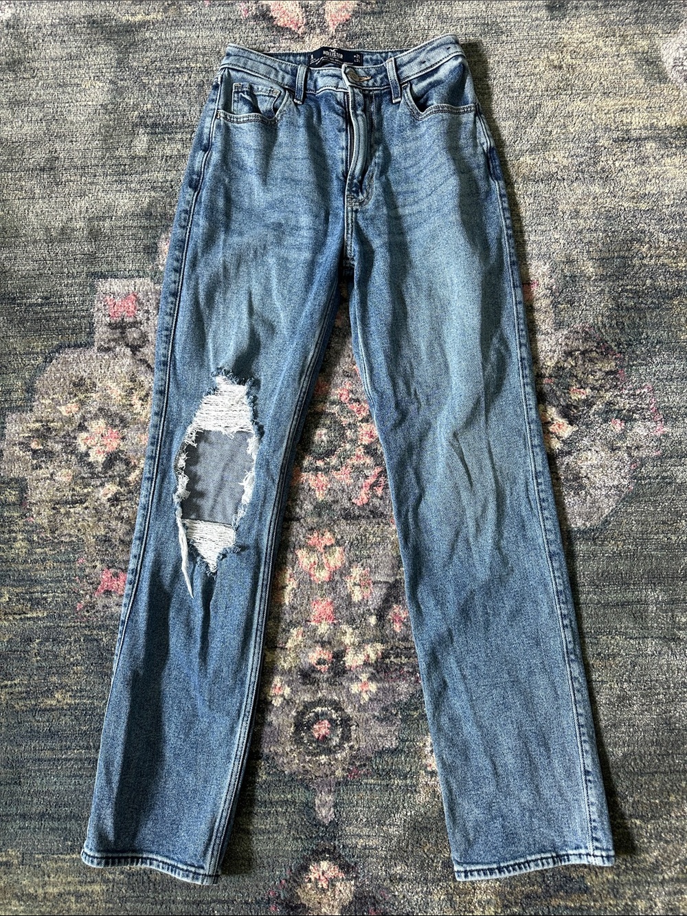 Hollister California Ultra High Rise ‘90s Vintage Straight 1R Medium Blue Jeans